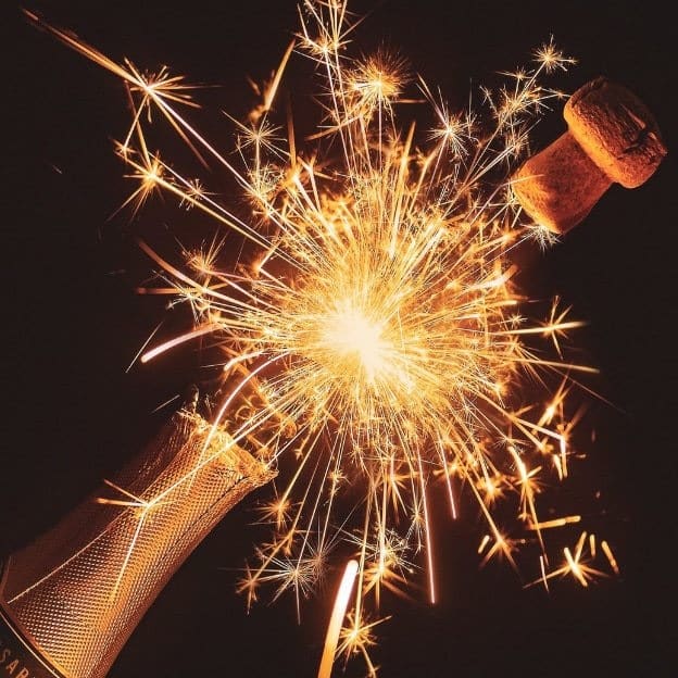 spray-candle-in-a-bottle-featured